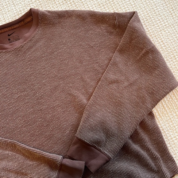 Nike Embroidered Cropped Crew Neck - Picture 2 of 5